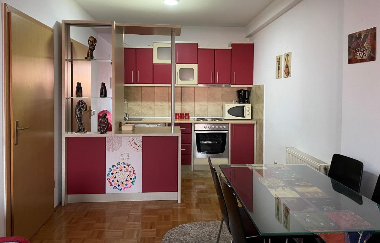 Mexican Touch Apartment With Parking Garage Pristina Esterno foto
